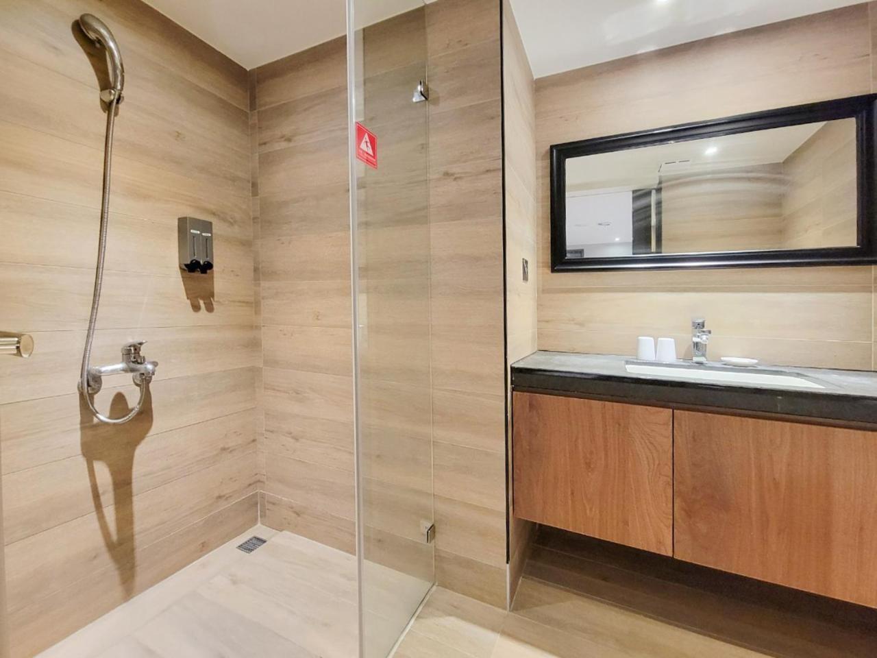 Check Inn Taichung Wenxin Zhongqing Exterior foto