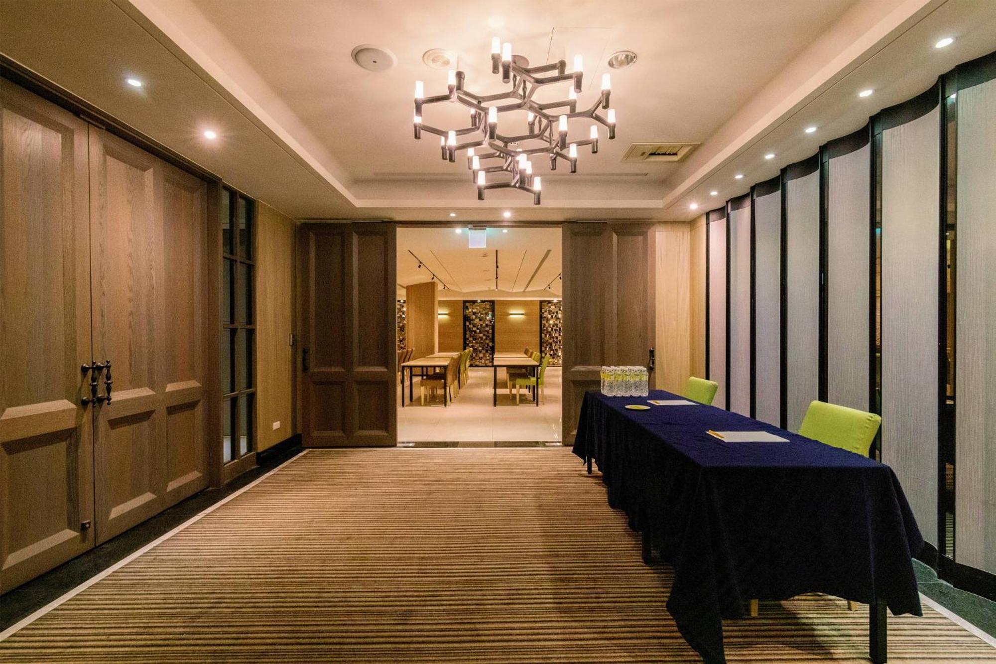 Check Inn Taichung Wenxin Zhongqing Exterior foto
