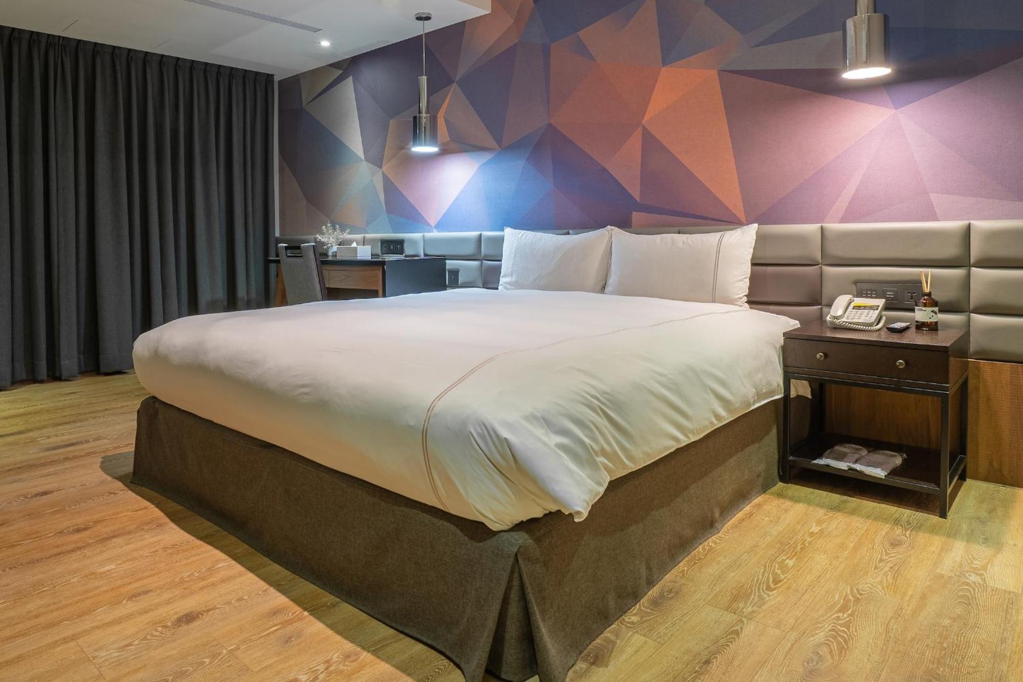 Check Inn Taichung Wenxin Zhongqing Exterior foto