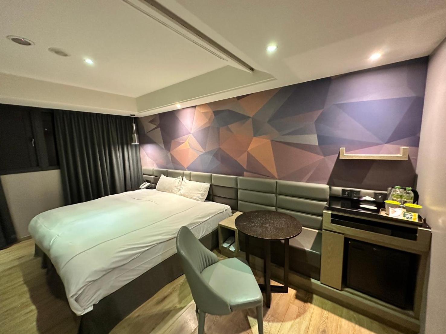 Check Inn Taichung Wenxin Zhongqing Exterior foto